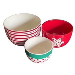 Holiday Time (3) Christmas Nesting Bowls.